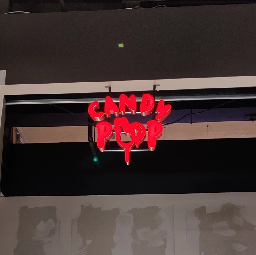 Šviečiančios raidės